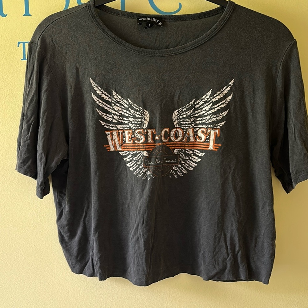 Originality cropped tee. West Coast graphic.